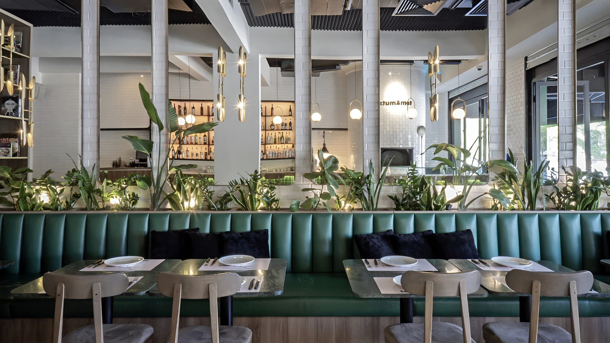 Tom & Mutz Restaurant, Lebanon